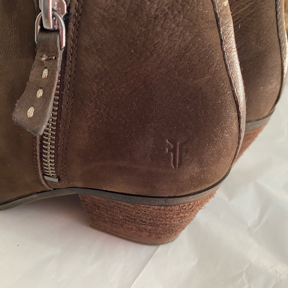 Frye Judy Leather Side-Zip Ankle Bootie Dark Brown Size 8 - Picture 6 of 13